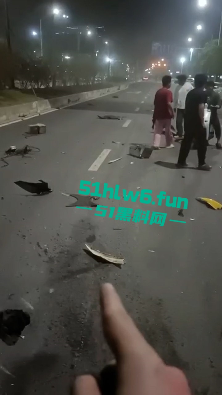 女生被撞飞瞬间2