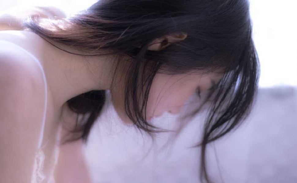 成都街头上演真人版激情戏码，妹纸表情陶醉疑似爽到飞起，网友直呼太会玩！