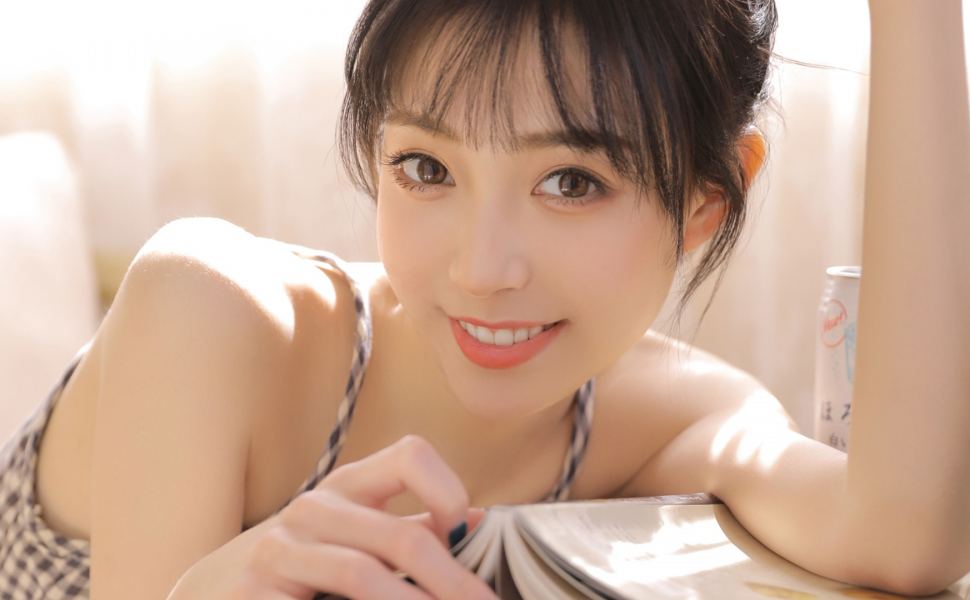 震惊！日式汤泉休息区情侣当众骑乘，浴袍乱飞直播翻车，网友：脸都不要了？