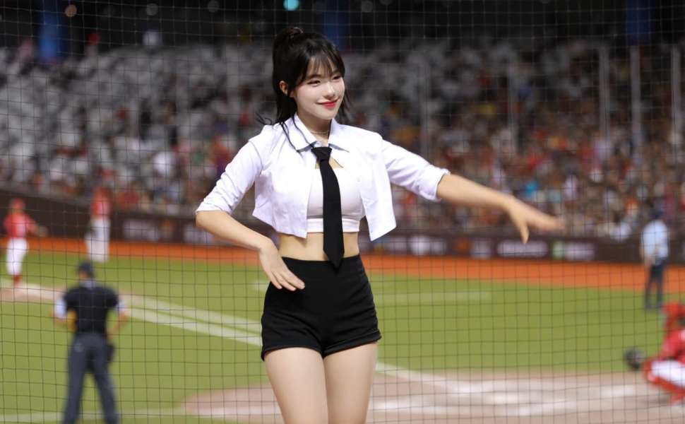 夜宵789：绝美颜值与完美身材的性感女神，最新自拍流出时间线复盘