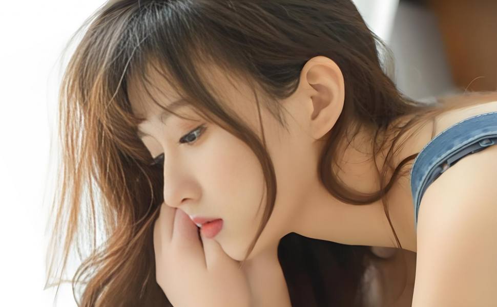 从家庭伦理崩塌看青春期教育的缺失：儿子窃听母亲私密对话后逾越禁忌，自拍视频引爆争议