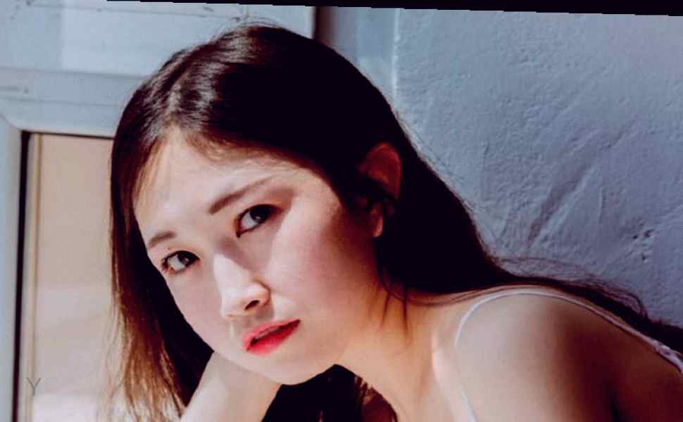 校园女神濑濑身高一米七八：私下生活遭拍，被指为金钱屈从